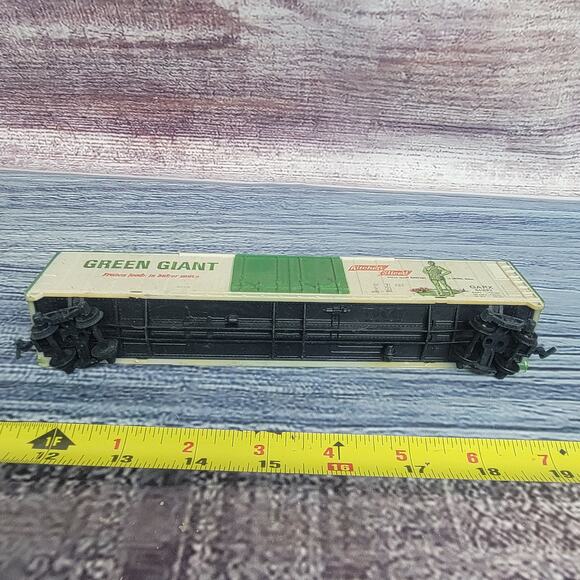 Vintage H.O scale Green Giant train boxcar green/white - Picture 9 of 9